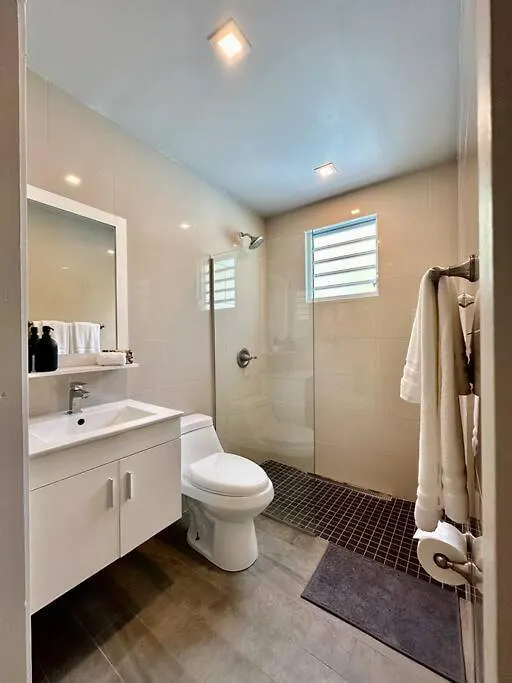 C&C Studio San Juan 0*,